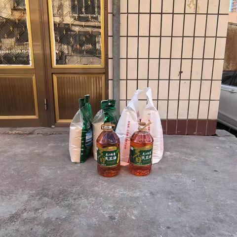 双鞍集团化工公司开展3月份义工队走访活动