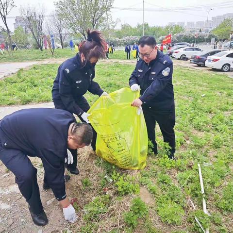 党建引领聚合力 清洁家园服务行 ——万达社区党委联合多家共建单位组织开展环境清洁主题党日活动