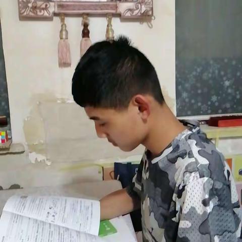 【九中德育】书香涵养精神 阅读启智人生———第九中学八年三班