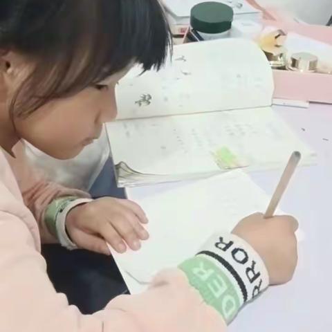 【张洪敏】一(1)班孝德作业:我爱学习，我爱读书