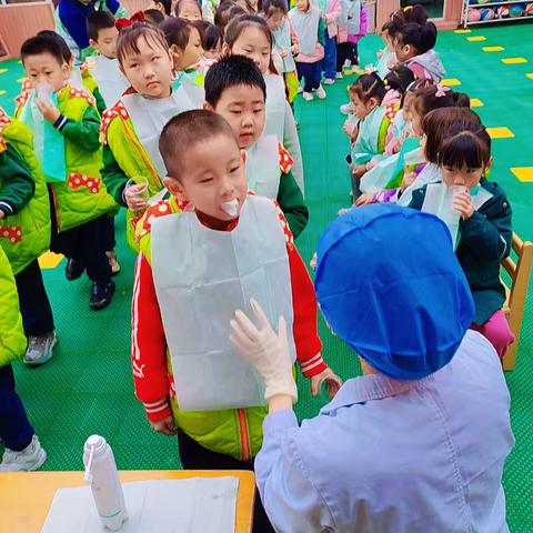 雨露芙蓉幼儿园大三班涂氟记录