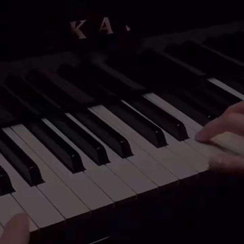 学前2203班段斯琪歌曲弹唱