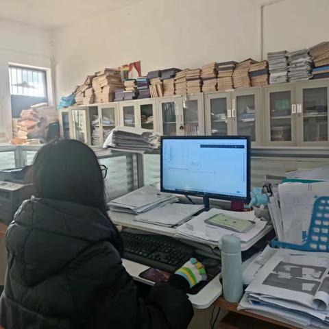 （通识作业）《假期劳动 我来做》学前2203班段斯琪辅导弟弟做作业和参加当地地区的志愿服务.