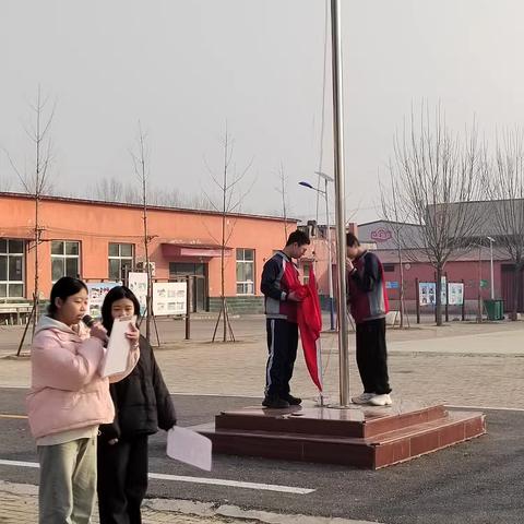 新年伊始，国旗引航——吴官营中学举行新学期升旗仪式