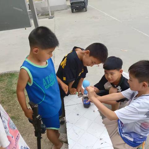 童伴之家“瓶子吹气球”趣味活动记