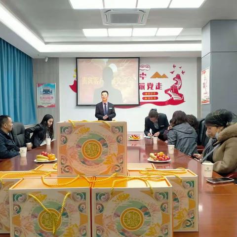 木卡姆支行携手保险沙龙，专为维吾尔族客户打造金融新体验！