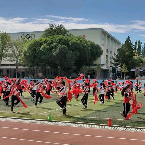 安塞腰鼓 舞动红色传承                ——独山子区第二小学