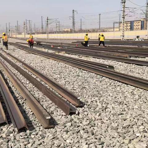 卸轨安全有序，无缝化施工稳步推进中
