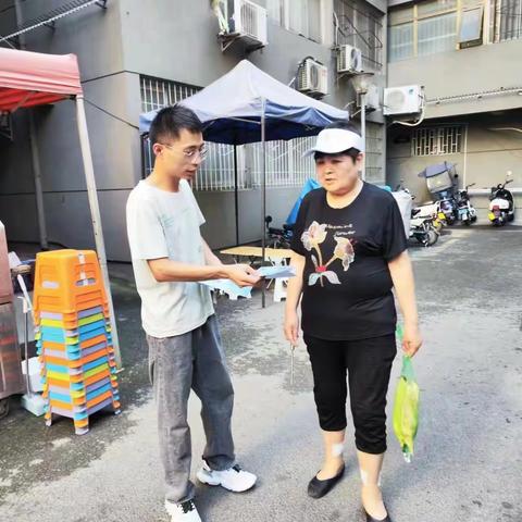 南院门街道南广济街社区开展个人养老金宣传活动