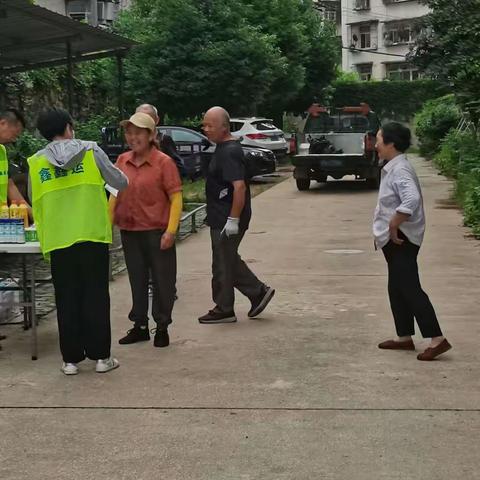 垃圾分类，你我携手同行