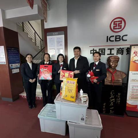 双节送温暖 关怀润人心
