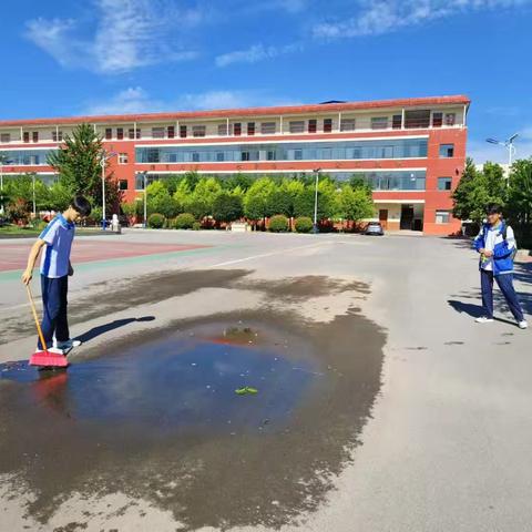 夏日守护者 —— 濮阳市华龙区油田第五中学八年级二班暑假护校记