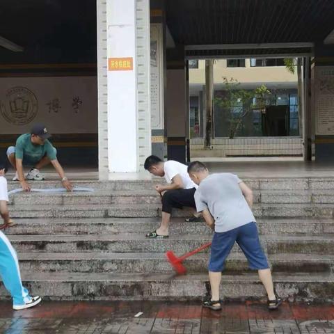 “爱护校园卫生，人人参与保洁”乐东中学教师与学生志愿活动