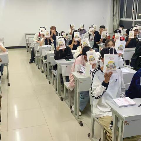 情满中秋，共庆佳节，喜迎国庆