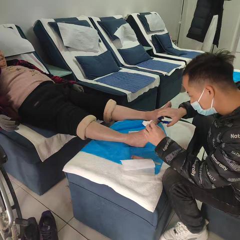 以爱为舟，共渡岁月长河