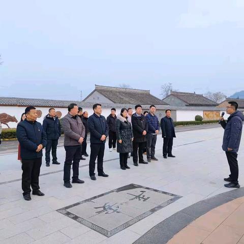 外出学习拓思路，对标先进促跃升——崔家头镇开展“三学三议”活动