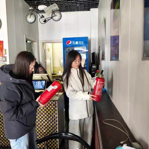 兴华街道迎春社区团支部开展“应急有我 安全同行”志愿服务主题宣传活动