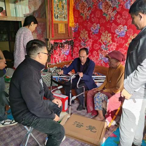 一线慰问困难老人 真情实意暖人心