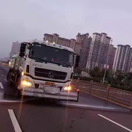 开展“国庆”期间卫生整治行动 持续提升市容环境