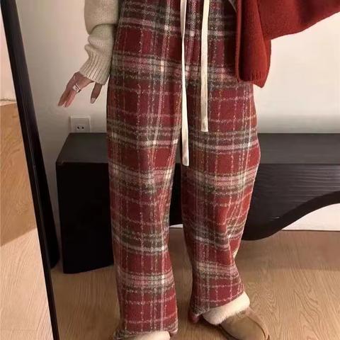 运动休闲男女裤元旦活动商品以旧换新，两条腿，古威隆，杰驰，旭瑞，旧裤可低20元女裤区休闲区均有赠品相赠购买商品就有礼品相赠！