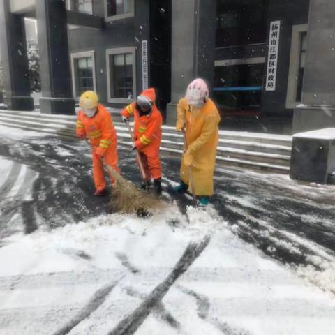 风雪环卫人：酷哇环卫工人迎雪奋战