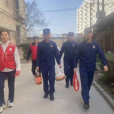 建章路消防救援站党支部冬至慰问辖区困难群众