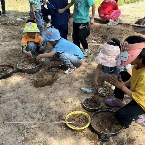 趣玩泥巴，乐享童年——新堡镇中心幼儿园大二班玩泥巴主题活动