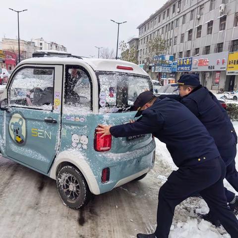 服务群众不停歇  —开封市城市管理局为和谐春节保驾护航