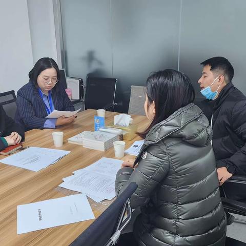 碑林区总工会前往新山海源人力资源集团有限公司对接续签合同及扫码入会工作