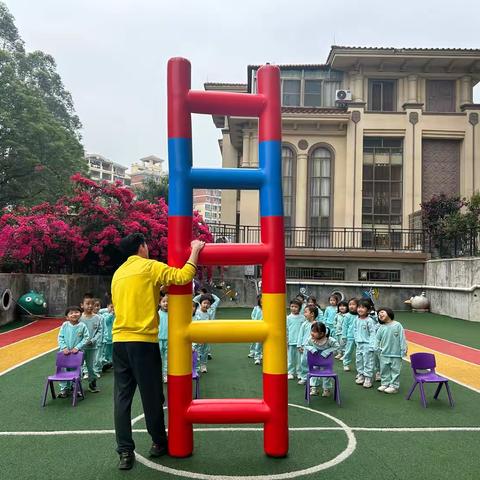 🌱种子发芽，🌲小树成长，⏰是时间流淌的足迹，👶独立自主，勇敢坚强，💡是孩子们成长的印记。💪每一次的成长，📷都有一段弥足珍贵的回忆！