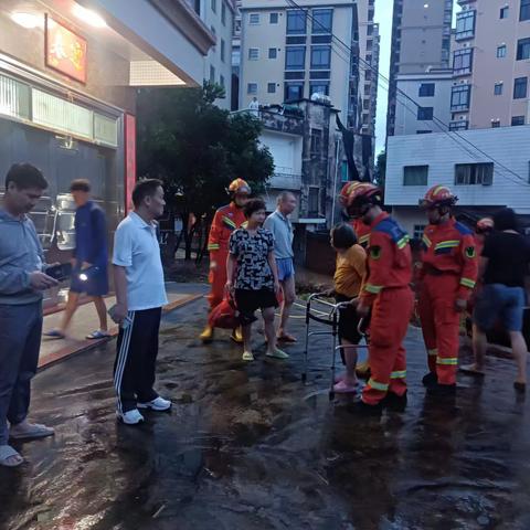 通宵达旦“坚守”，逆“风雨”而行！水东街道森高村奋斗在应急抢险救灾第一线