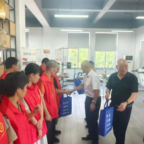 情暖小天使：残联领导慰问残疾人之家