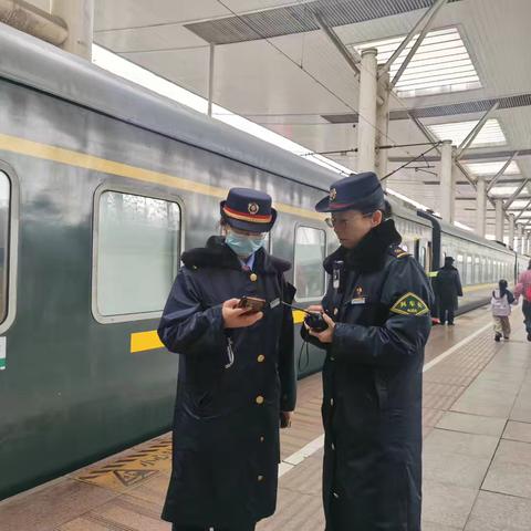 党旗引领，团徽闪耀