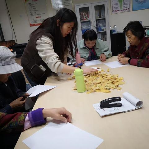 顺祥街社区日间照料中心-“快乐手工，健康生活”之创意手工画(秋景)