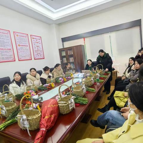 古田社区开展“巾帼绽放，花艺之约”插花主题活动