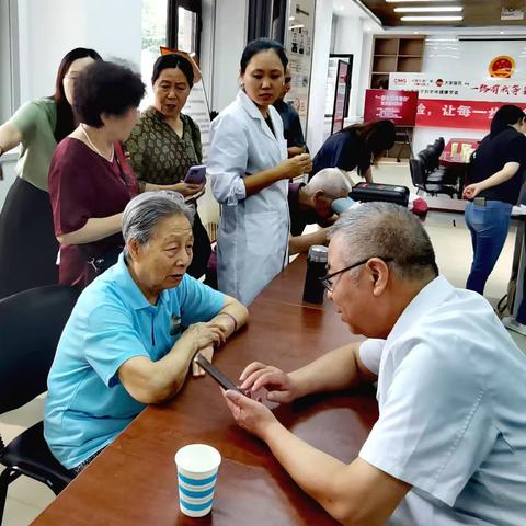 骄阳似火     党旗高扬一一一省学会党总支举行“走进社区，慰问老党员”活动月启动仪式