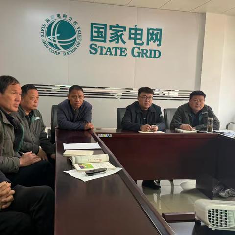 公司副总经理展希亮到汲水中心供电所参加晨会并开展工作督导