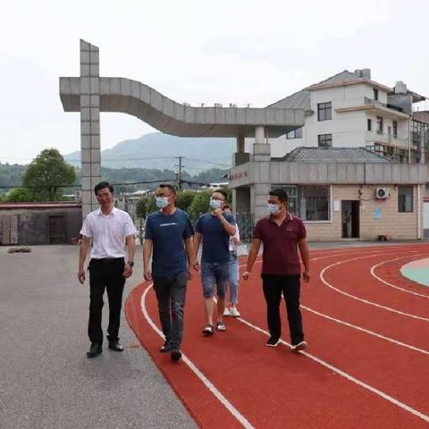 安源区青山中学与湘东区排上镇大路里小学开展教育信息化工作交流活动