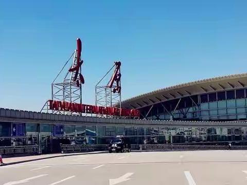 【最美贵宾♥️服务楷模】 👉支部“战斗力”修炼手册～换季进行时之旅客互动篇