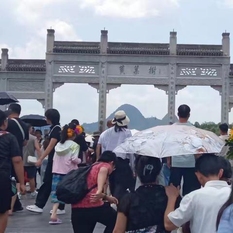 多彩贵州一黄果瀑布跌九重  洁白蛟龙腾犀潭