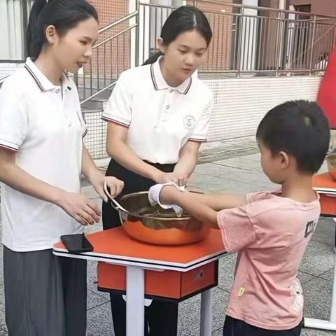 开笔启智，礼润人生———龙岩市实验学校一年级（14）班新生入学仪式