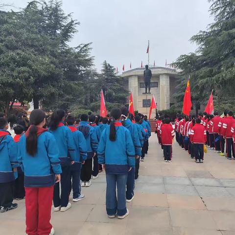 缅怀革命先烈 传承红色基因﻿——南阳市第三小学清明祭英烈活动纪实