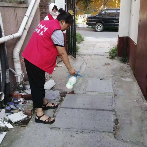 【文峰办事处长青社区】积极开展“消灭四害 预防疾病”病媒生物专项整治活动，争创“幸福和谐星”。