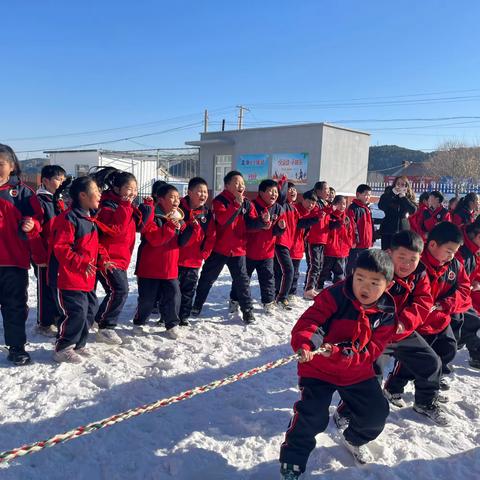 【逐梦冰雪 乐享校园】凤凰岭中心小学雪地拔河比赛