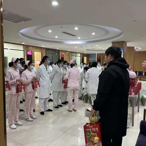 长安银行碑林区支行三八节活动:“送您玫瑰，智富同行”