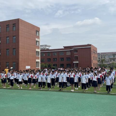 高新区小学2022年新生入队仪式—— 暨 “喜迎二十大 ，争做新时代好少年” 系列活动