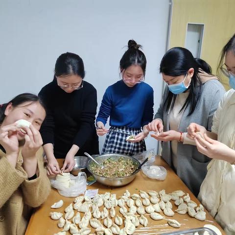 情暖寒冬，饺子飘香。