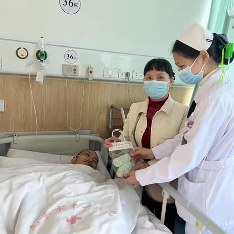 “三八”妇女节，送你一朵小红花