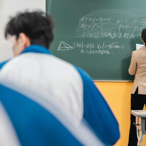 躬耕教坛 强国有我 无私奉献 挥洒青春—教师节献礼（1）