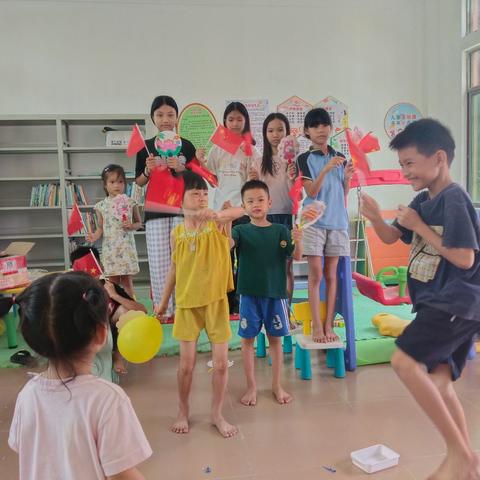 童心绘扇，礼赞祖国